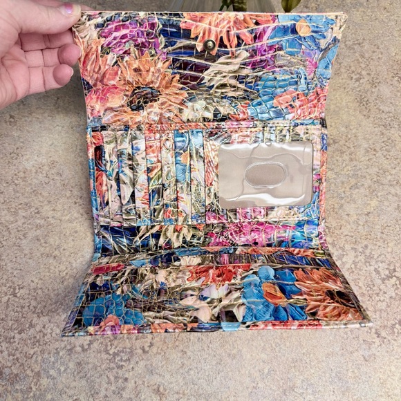 NWT Brahmin Cordelia Lasso floral wallet - Picture 3 of 3